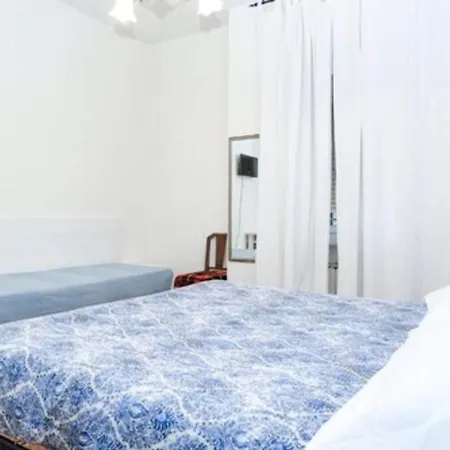 Lia 3 Pensión La Spezia